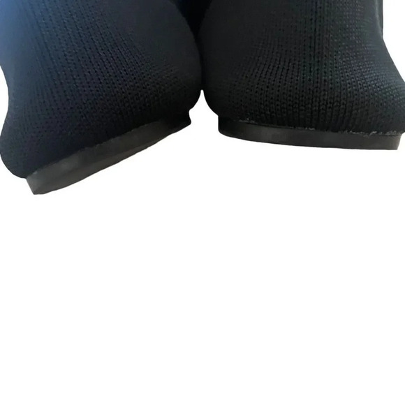 MIA Kerri Point-Toe Flats
Flyknit Black SZ 8.5 - Picture 6 of 9